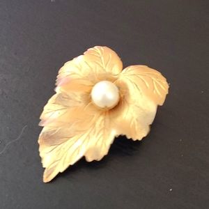- Vintage Leaf and Pearl Brooch